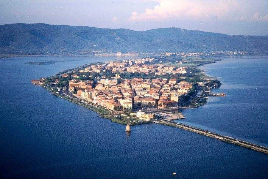 Dormire a capalbio vicino al mare B&B capalbio mare - orbetello-aerea-laguna-argentario_900x